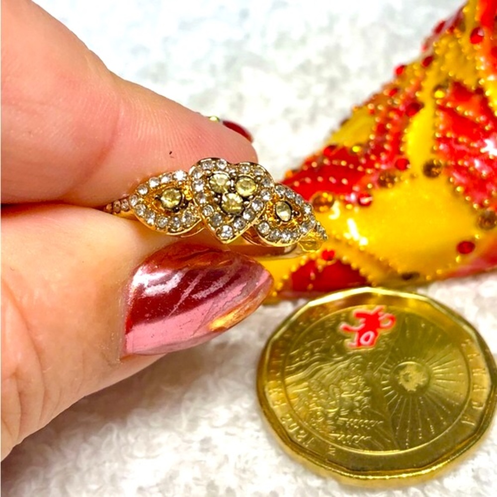 Cute heart shaped ring in topaz and white colored rhinestone NWOT